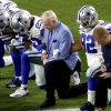 트럼프, NFL 사무국에 “무릎꿇기 금지규정 만들라” 압박