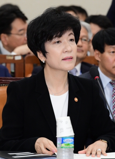 [서울포토] 김영주 장관, 환노위 전체회의 참석