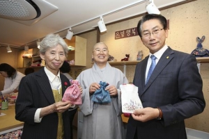 적적하던 경로당… 일자리 공방으로