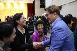 관악구청장 “어르신들~ 경로黨 청년부장 왔습니다”