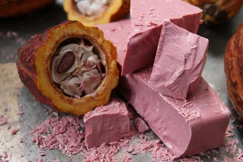 스위스의 대표적인 초콜릿 업체인 배리칼리보가 최근 개발한 색소 없는 분홍초콜릿 ‘루비’. 이 업체는 중국 상하이에 맨 먼저 루비를 출시했다.