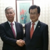 공식석상 첫 만남 한·중 양국 대사들 “양국 관계 개선 위해 노력하자”