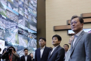 문 대통령, 추석 연휴 교통상황 점검