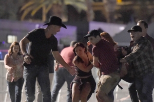 호텔 32층서 콘서트장에 무차별 총격…라스베이거스 ‘공포의 밤’