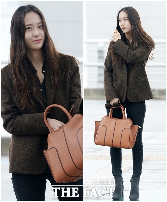 ‘토즈 패션쇼’ 참석을 위해 2월 22일 오후 인천국제공항을 통해 이탈리아 밀라노로 출국하는 걸그룹 에프엑스의 멤버 크리스탈.