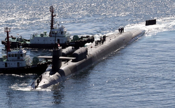 ‘세계 최대 핵잠수함’ 美 미시간호 부산 입항 