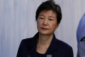 검찰, 박근혜 ‘국정원 뇌물’ 금주 추가 기소…‘헌인마을’도 조사