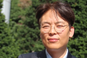 “우리 영화가 존엄성 있게 상영되는 날이 왔으면” 민병훈 감독