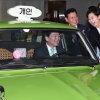 [서울포토] 영화 속 그 택시에 타보는 안철수 대표
