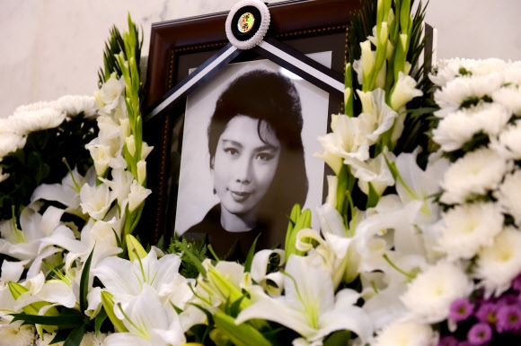 ‘한국의 메릴린 먼로’ 원로배우 김보애씨 별세 연합뉴스