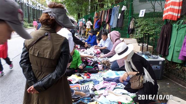 지난해 열린 사회적경제 박람회를 찾은 아이들이 퀴즈를 통해 사회적경제에 대해 배우고 있다. 성동구 제공