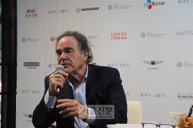 올리버 스톤 감독