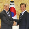 文대통령·OECD 사무총장 “韓 최장시간 노동 해결 노력해야”