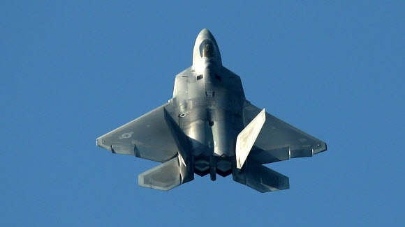 위풍당당 F-22