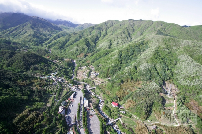 항공에서 촬영한 지리산 중산리 일대 모습. 산청군 제공 