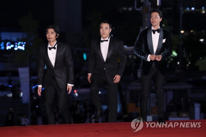 엄태구 배성우 조인성