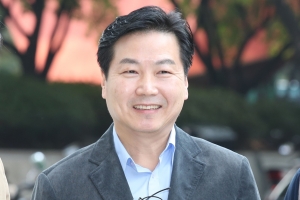 [단독]홍종학, 자신도 압구정아파트(시가20억대) 증여받았다...4년사이 재산 30억 불어나