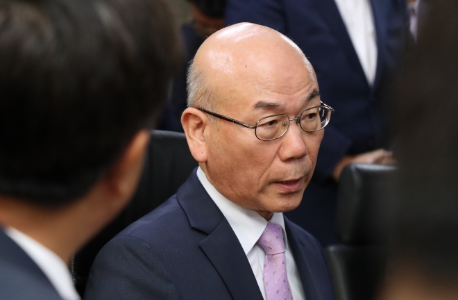 발언하는 이효성 방통위원장