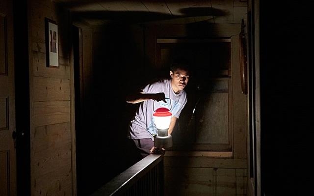 ‘잇 컴스 앳 나잇’