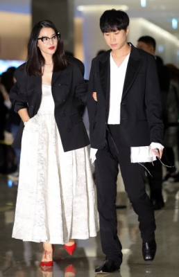 입장하는 타블로-강혜정 부부