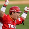 KIA, 한국시리즈 3차전 6-3 승리…안치홍 2타점, 나지완 9회 투런포