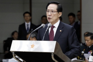 송영무 “군 사이버사령부 댓글 공작 부대원 경징계는 잘못됐다”