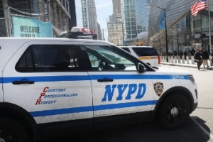 10대 여성 순찰차에서 수갑 채워 성폭행한 경찰들