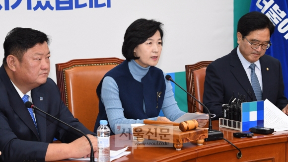 더불어민주당 추미애 대표가 1일 국회에 열린 최고위원회의에서 발언하고 있다.  이종원 선임기자 jongwon@seoul.co.kr