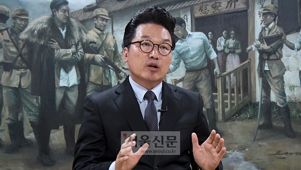 지난 2일 위안부 피해자 할머니들의 보금자리인 경기도 광주 나눔의 집에서 안신권 소장이 서울신문 인터뷰에 응하고 있다.