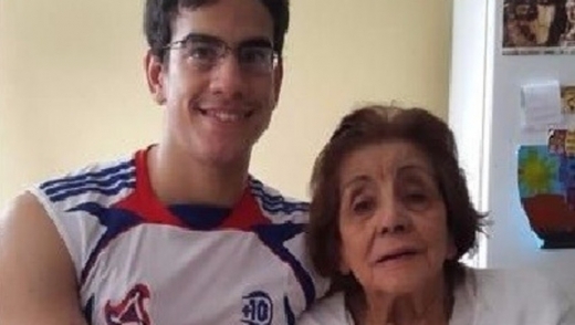 법적 부부가 된 오솔라와 그의 이모할머니 토레스의 모습. (사진=라섹스타)