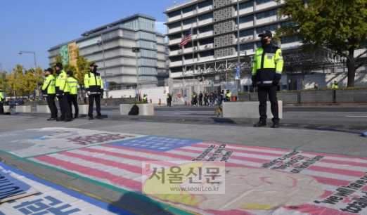 [서울포토] 경비 강화된 주한미국대사관