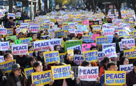 [서울포토] ‘전쟁 반대, 평화 협상’ 요구 집회