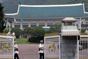 검찰, 청와대 수석 측근 등 3명 체포…e스포츠협회 압수수색(종합)