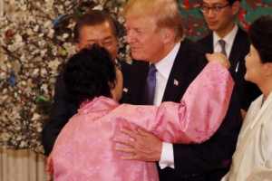 일본 정부, 위안부 피해자 청와대 만찬 초대에 반발