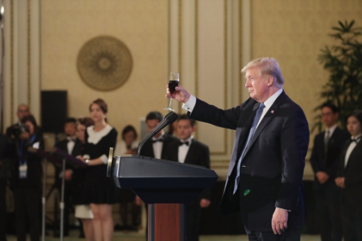 트럼프 대통령 일행, 숙소 하얏트호텔 출발...DMZ 깜짝 방문할까