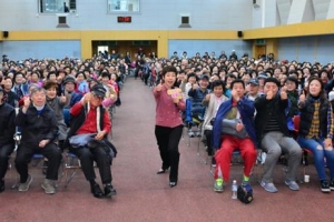 한바탕 웃음으로… 도봉 배꼽 잡은 김미화 유머1번지