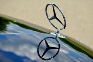 수입차 1위의 배신… ‘배출가스 불법 조작’ 벤츠, 과징금 202억 ‘철퇴’