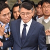 [서울포토] 고대영 KBS 사장, 쏟아지는 질문 뚫고 국정감사장으로