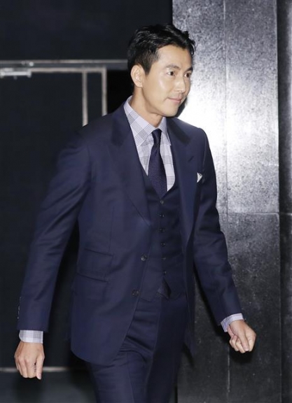 배우 정우성이 13일 오후 서울 그랜드 하얏트에서 열린 한 남성 코스메틱 브랜드 포토행사에 참석하고 있다. <br>뉴스1
