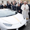 람보르기니 받은 교황, 이라크 재건사업에 기부