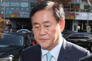 [속보] 검찰, ‘국정원 특활비 수수 의혹’ 최경환 의원실·자택 압수수색