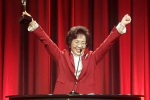 ‘여성 혁신가’ 박춘희 송파구청장, 올 스티비 어워드 금상 수상 쾌거