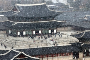 널뛰는 날씨 속…서울·인천 올겨울 ‘첫눈’