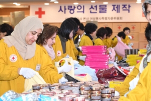 주한외교대사 부인들의 ‘사랑의 선물’
