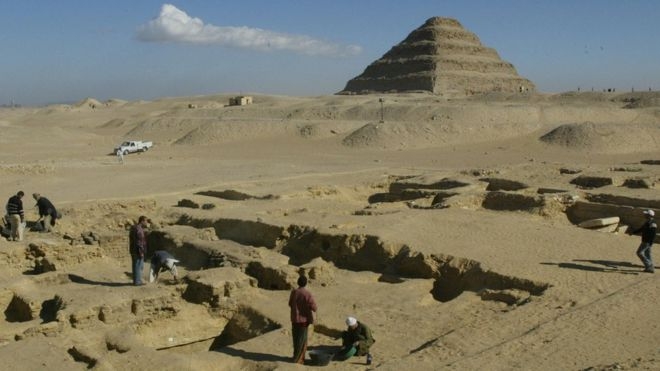 그녀가 유물을 챙긴 것으로 알려진 카이로 남쪽 사카라 무덤군의 발굴 현장 모습.  AFP 자료사진
