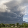 발리 화산 분화 본격화에 경보단계 ‘위험’ 재차상향…공항 일시 폐쇄