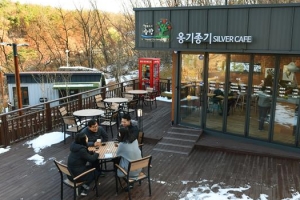 12인의 어르신 바리스타가 만드는 커피의 유혹