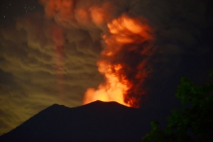 외교부 “화산 분화 발리에 전세기 투입 논의”