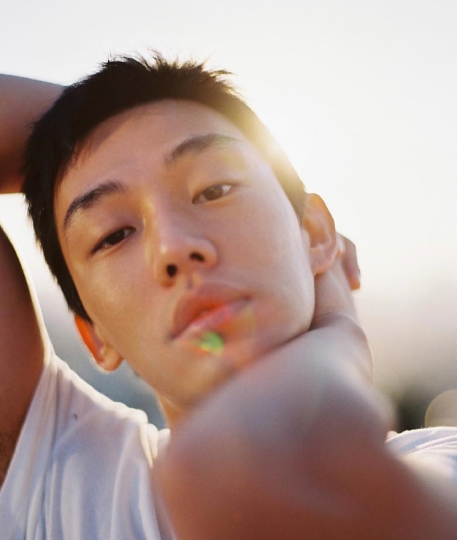 유아인 “정신 차리세요”