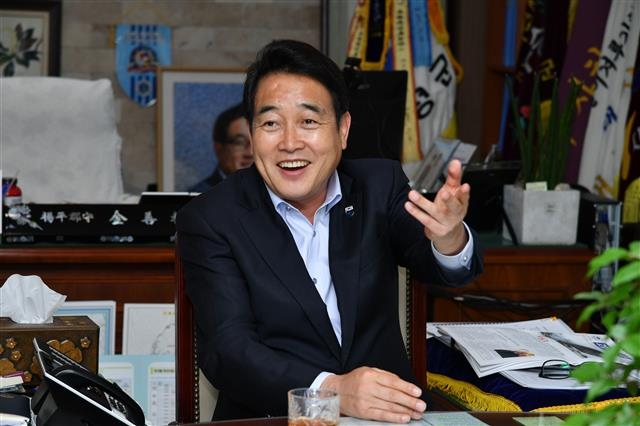 김선교 양평군수가 4일 인구 증가 정책을 성공적으로 추진한 비결을 설명하고 있다. 양평군 제공